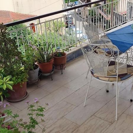 Σπίτι Στην Πόλη Άρτα Κοντά Στην Λίμνη Apartment Bagian luar foto